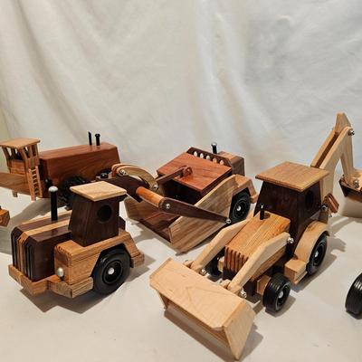 Assorted Wooden Earth Moving Toys (G-JS)