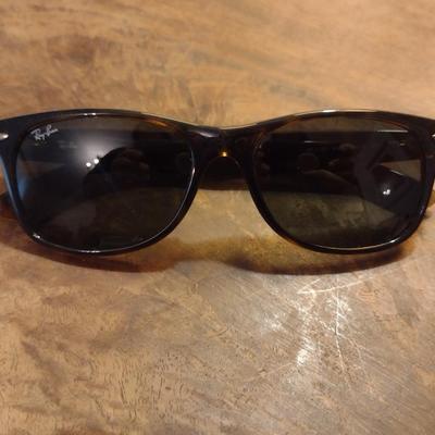 Ray Ban Sunglasses 2132