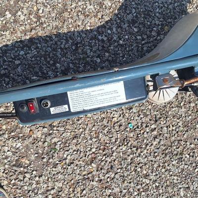 Electric razor scooter no cord
