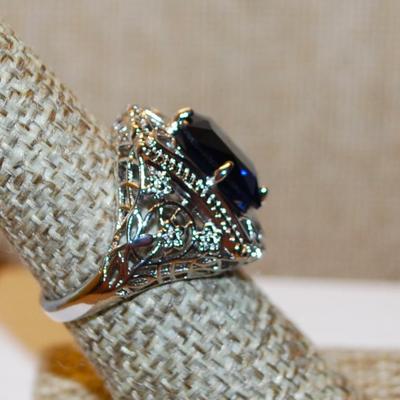 Size 7 Marked .925 Large Blue Radiant Cut Stone Ring on a Graphic Styled Flower Silver Band (5.4g)
