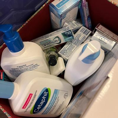 BIG Lot New Toiletries - Cetaphil, Neutrogena, Gillette
