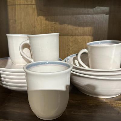 13 Pieces of Praltzgraff pottery