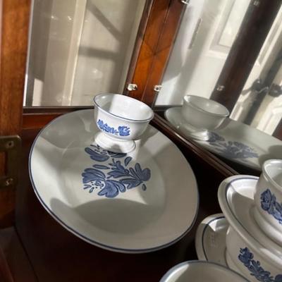 Pfaltzgraff Yorktowne 40 pieces