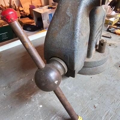 L S Starrett Athol Bench Vise (G-JS)