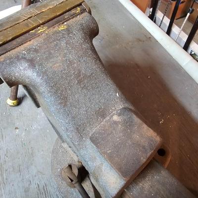 L S Starrett Athol Bench Vise (G-JS)