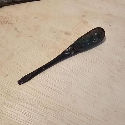 Old Screwdrivers & Levels (G-JS)
