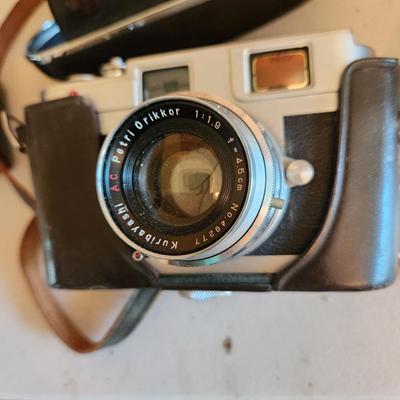 Vintage Petri 35mm Camera