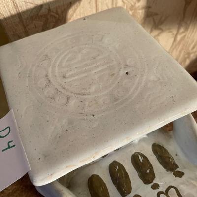 D4-Vintage ceramic elephant plant stand
