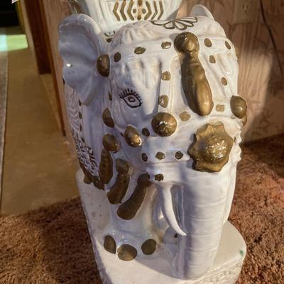 D4-Vintage ceramic elephant plant stand