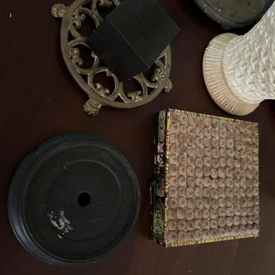 PRIMITIVE STOOL COLLECTIBLE HOUSEHOLD LOT