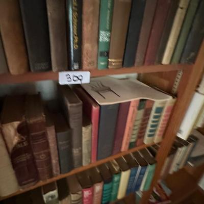 CONTENTS OF BOOKSHELF HUGE BOOK LOT