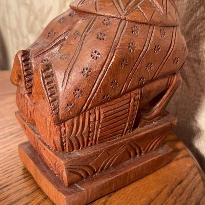 D11-Wood Carving