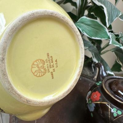 2 vintage tea pots