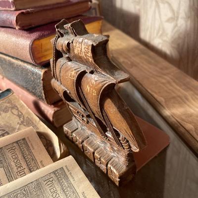 D21-Bookend, Books and Small Globe