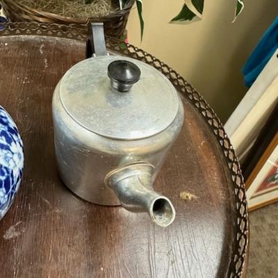 2 tea pot lot