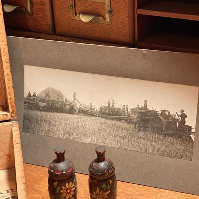 D40-wooden box, old newspapers, and photo, etc.