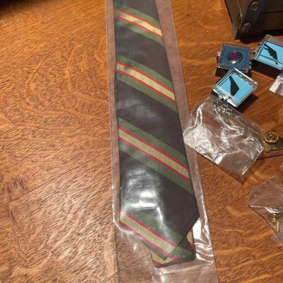 D42-Pins, Decorative Box, tie, etc
