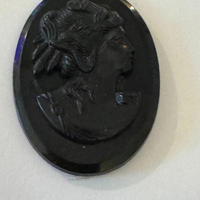 Mourning brooch