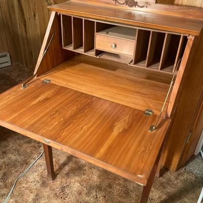 D59-Secretary’s Desk