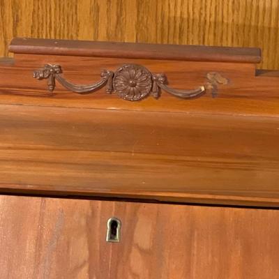 D59-Secretary’s Desk