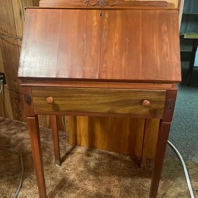 D59-Secretary’s Desk