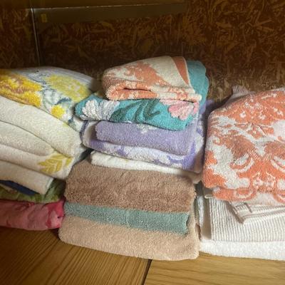 D68-assorted towels, hand towels, and washcloths