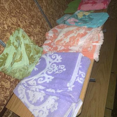 D68-assorted towels, hand towels, and washcloths