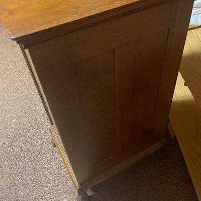 D70-Small Dresser