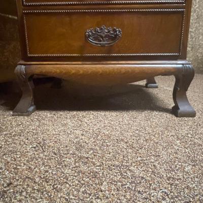 D70-Small Dresser