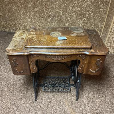 D73- Antique Sewing Machine