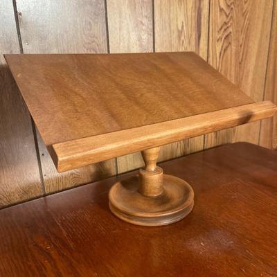 D84-candlestick and book holder