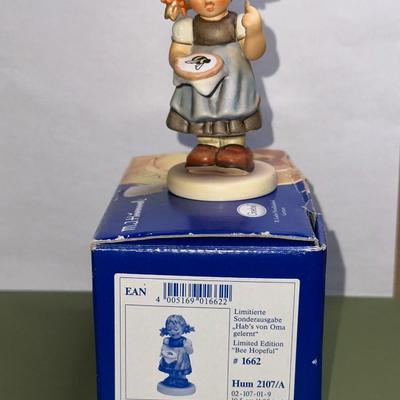 Hummel Goebel Hummelscape Quilting Bee #1047-