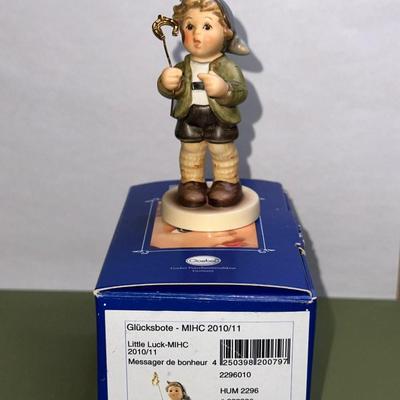 M l Hummel Goebel Figurine "LITTLE LUCK" HUM