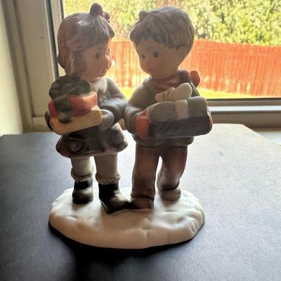 Goebel Berta Hummel 2002 " Boy & Girl "Gifts For Grandma" Vintage Figurine.