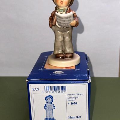 Lamplight caroler Hummel