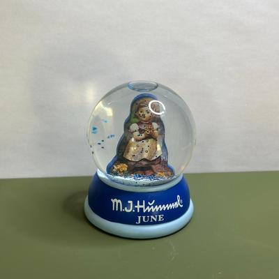 M.J. Hummel Snow globe