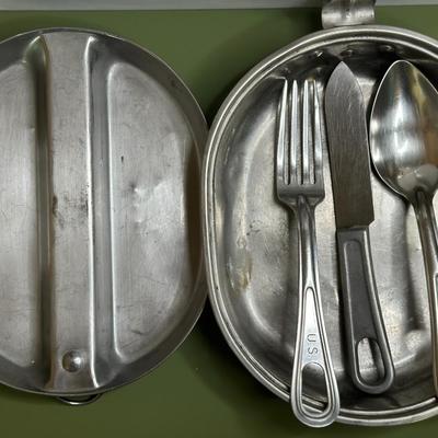 US Vintage Lyse WWII Mess Kit With Utensils, 1944 - excellent condition