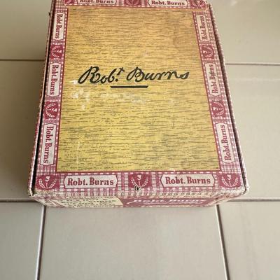 1970s ROBT. BURNS CIGARILLOS BOX