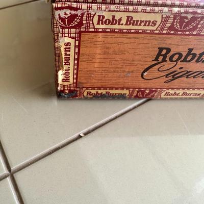 1970s ROBT. BURNS CIGARILLOS BOX