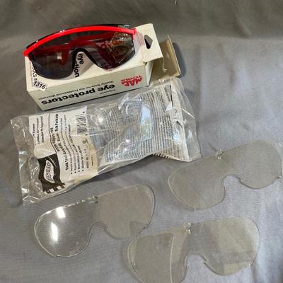 Safety goggles