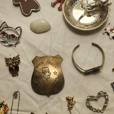 Jewelry lot Some Vintage Jewelry, Souvenir Enamel, Girl Scout BOOKMARK 1950s Green Trefoil