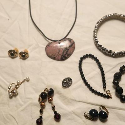 Jewelry lot including Some Vintage Jewelry including Rhodonite pendant necklace