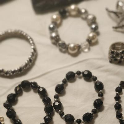 Jewelry lot including Some Vintage Jewelry including Rhodonite pendant necklace