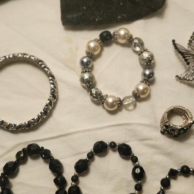 Jewelry lot including Some Vintage Jewelry including Rhodonite pendant necklace