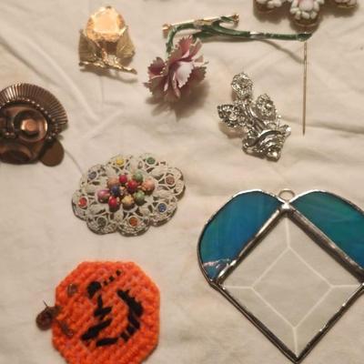 Jewelry lot including Some Vintage Jewelry, Rhinestone brooches, Fuzed Glass