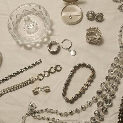 Jewelry lot including Some Vintage Jewelry, 1950'S/60'S FIVE STRAND CHROME BALL