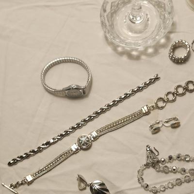 Jewelry lot including Some Vintage Jewelry, 1950'S/60'S FIVE STRAND CHROME BALL