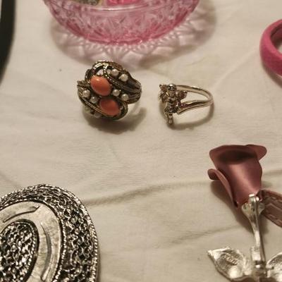 Jewelry lot including Some Vintage Jewelry, Fenton Pink Dusty Rose Color Round Ring Holder