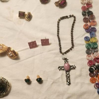 Jewelry lot including Some Vintage Jewelry , Heart Raspberry Ring Holder, Clip earrings