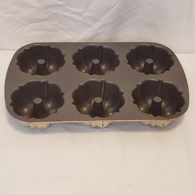 Nordic Ware Bundt Pans and More (K-KD)